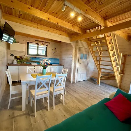 Delfinek - Dom wakacyjny *