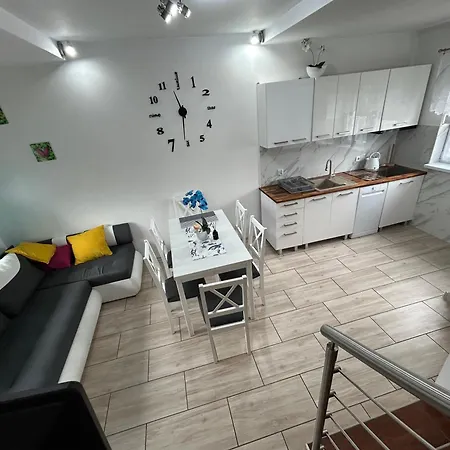 Prázdninový dům Delfinek - *